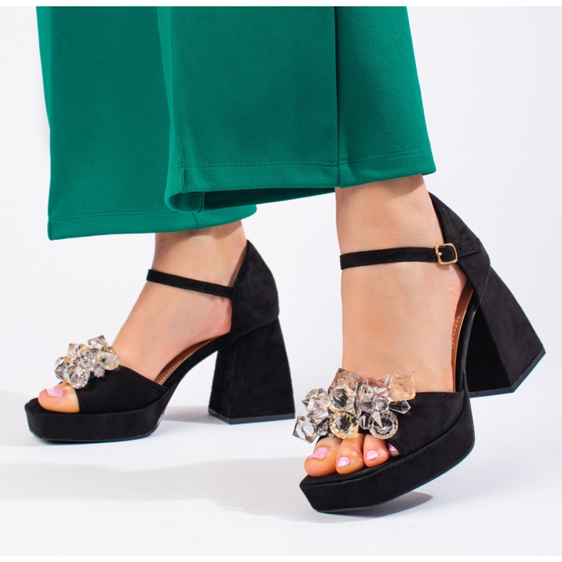 Shelovet svarta sandaler med blockklack med pärlor 2