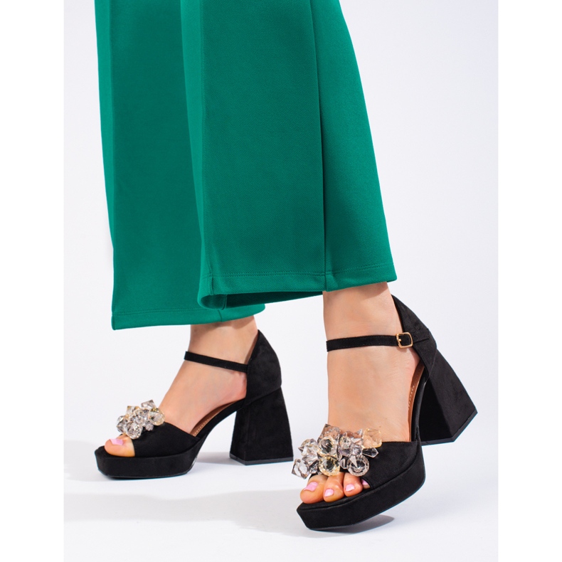 Shelovet svarta sandaler med blockklack med pärlor 1