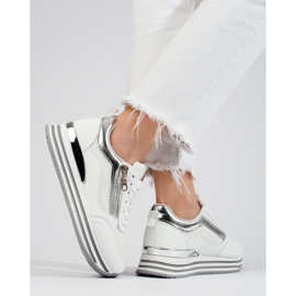 Vita och silver sneakers på Shelovet-plattformen 1
