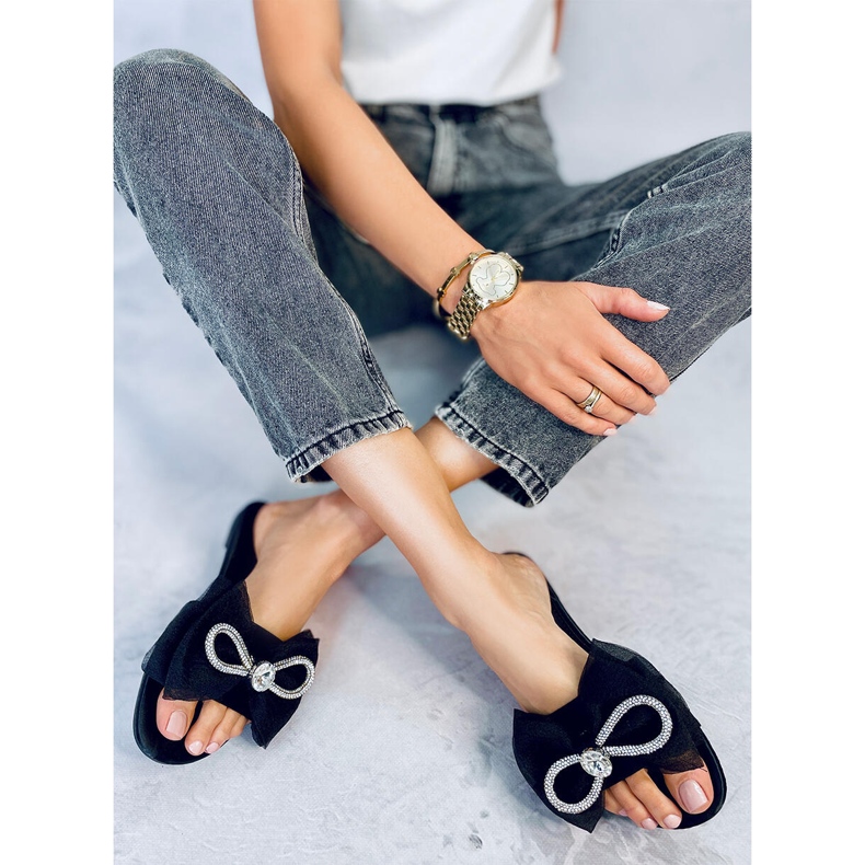 BM Monique Black rosett tofflor svart 1