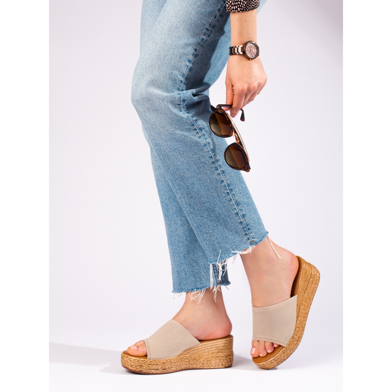 Genombrutna sandaler för dam i beige Shelovet 1