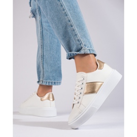 Vita damsneakers på Shelovet-plattformen 2