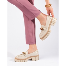 Damlack loafers med en Shelovet-kedja beige 1