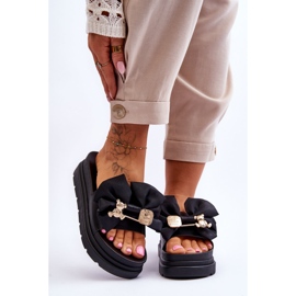 PE1 Tofflor Med En Rosett Och En Dekorativ Nalle Svart Suzy 2