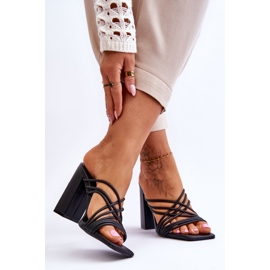 Högklackade sandaler med remmar Svart Beckie 2