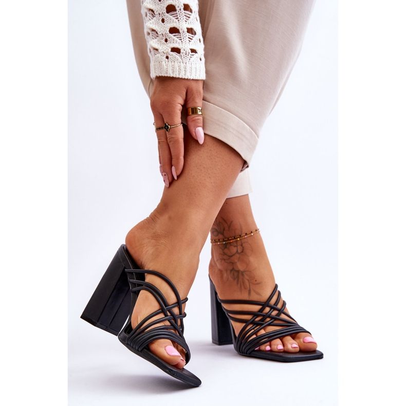 Högklackade sandaler med remmar Svart Beckie 2