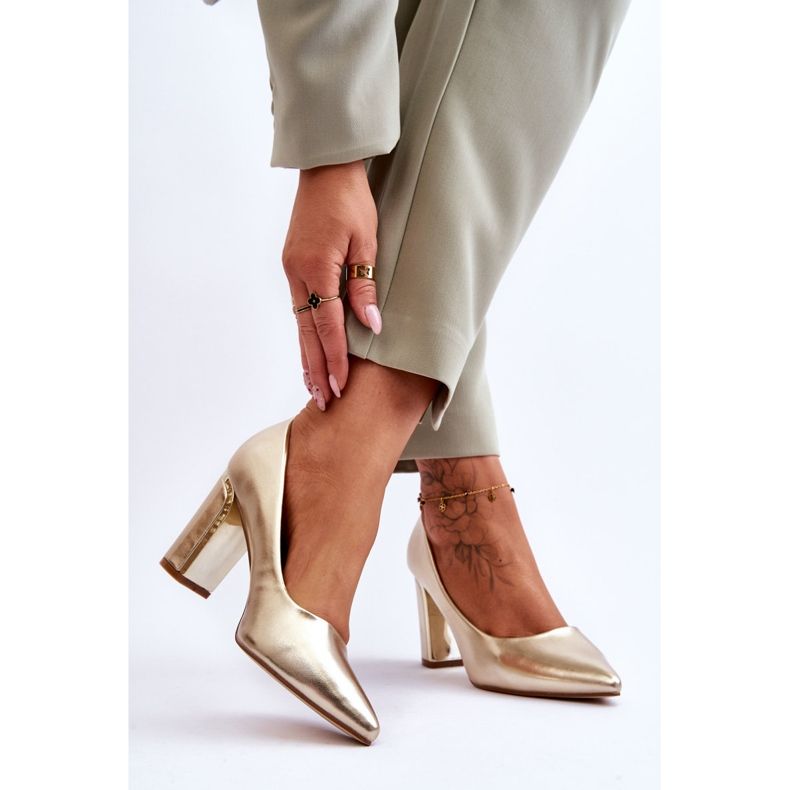 Klassiska pumpar på utsmyckad guld Elizabeth-häl gyllene 2