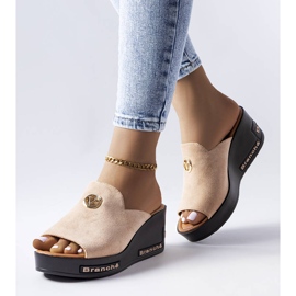 Vinceza Beige sandaler med hög kil från Vincez 1