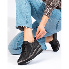 Svarta kilskor i läder från T.Sokolski 1