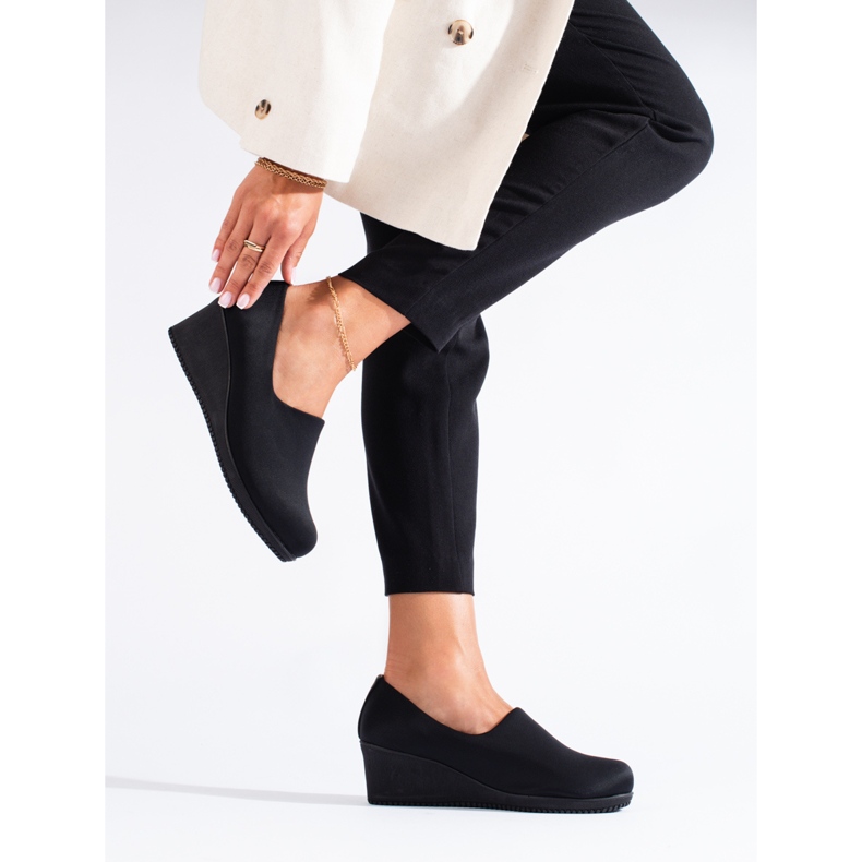 Svarta kilskor i tyg från T.Sokolski 1