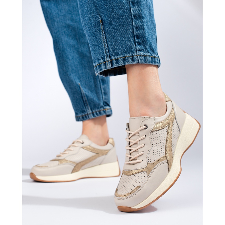 Beige sneakers i läder på Shelovet-plattformen 1