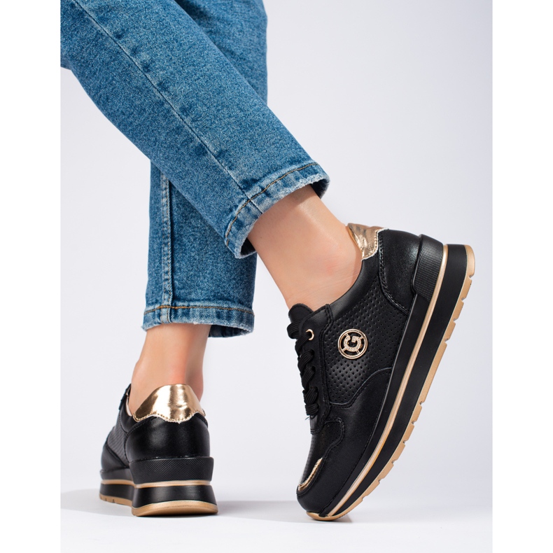 Svarta lädersneakers på Shelovet-plattformen 1