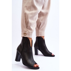 BM Genombrutna stövlar På En Klack Svart Florina 2