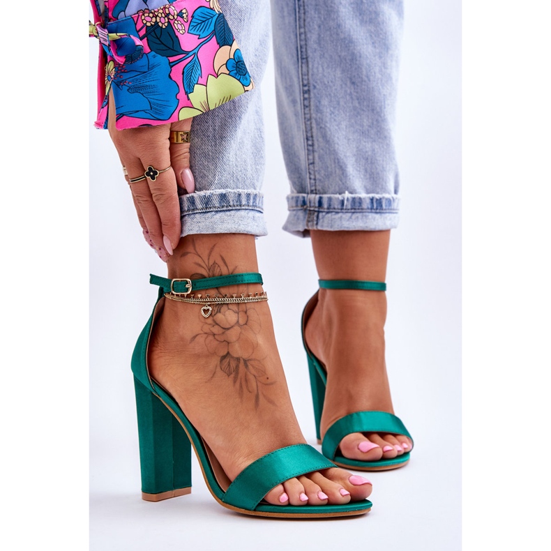 Gröna linsy satin sandaler med hög klack 1