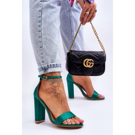 Gröna linsy satin sandaler med hög klack 2