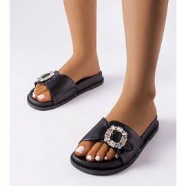 Svarta rutschbanor dekorerade med Griegsvei strass 1