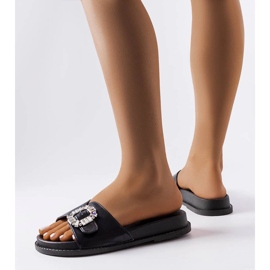 Svarta rutschbanor dekorerade med Griegsvei strass 2