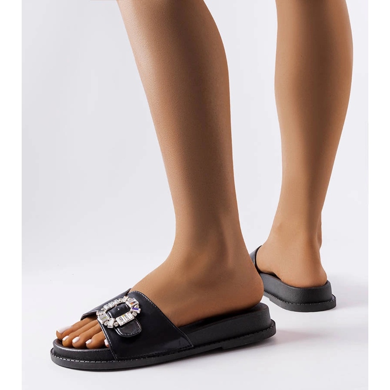 Svarta rutschbanor dekorerade med Griegsvei strass 2