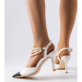 Ridge vita pärlnubbade klackar 1