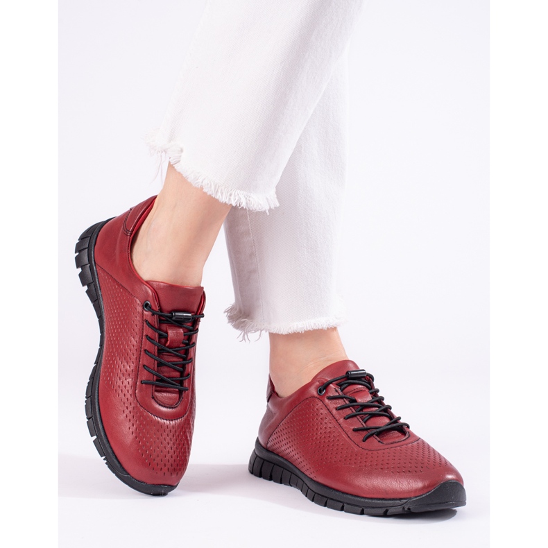 Vinröda sportskor i läder från T.Sokolski 1