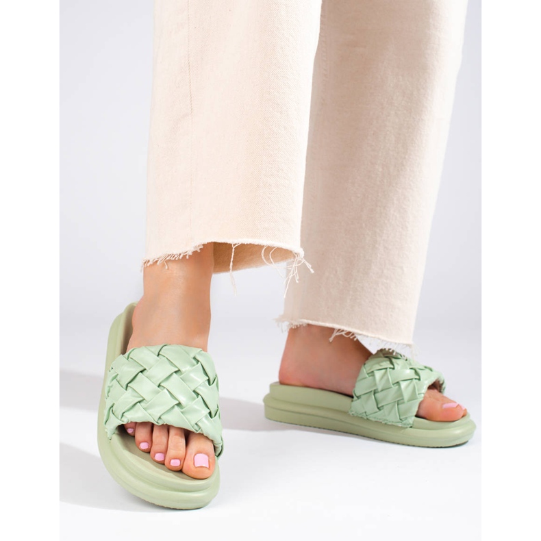 Ljusgröna tofflor på en tjock Shelovet-plattform 1