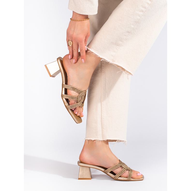 Dam eleganta Shelovet gyllene tofflor på stolpen 2