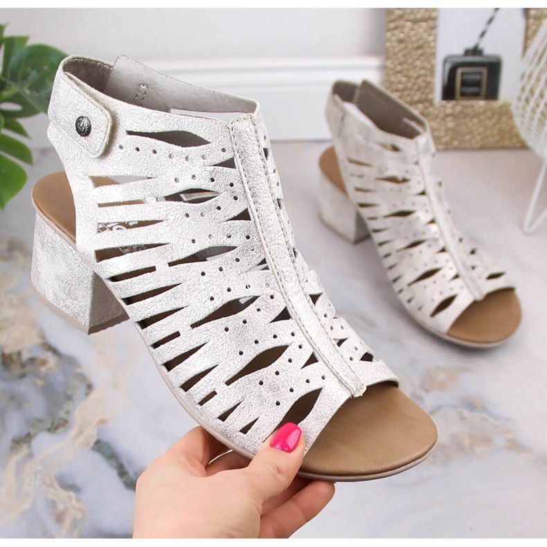 Bekväma sandaler med genombruten klack Rieker 64676-60 silver- 1