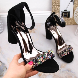 Damsandaler i mocka på en stolpe med svarta pärlor Vinceza 17259 1