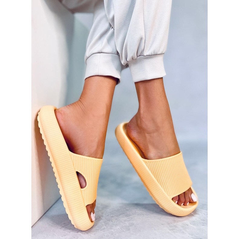 BM Yang Gula kuddtofflor 1