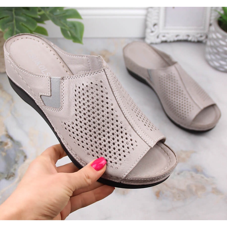 Kilsandaler i läder för kvinnor med resår T.Sokolski L22-518 beige 1