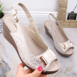 Kvinnors glänsande beige sandaler T.Sokolski L23-444 1