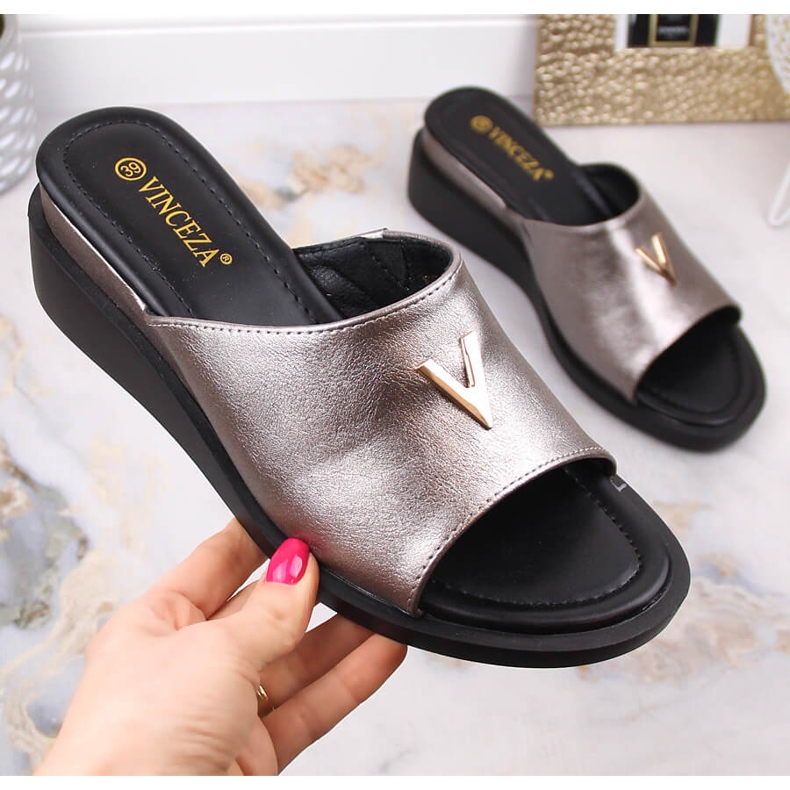 Kilsandaler för kvinnor med elastiskt metalliskt silver Vinceza 17247 1