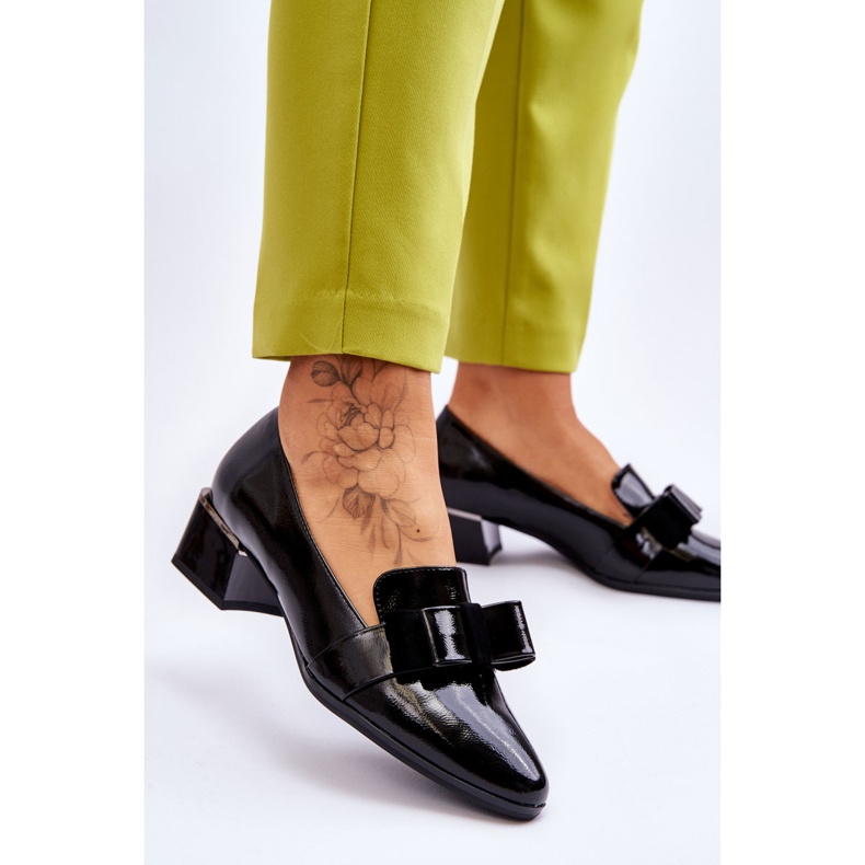 Vinceza Fashionabla lackläderpumpar med dekorativ rosett Shira Black svart 2