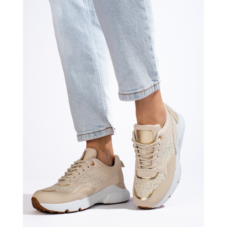 Damsneakers på en tjock sula beige Shelovet 2