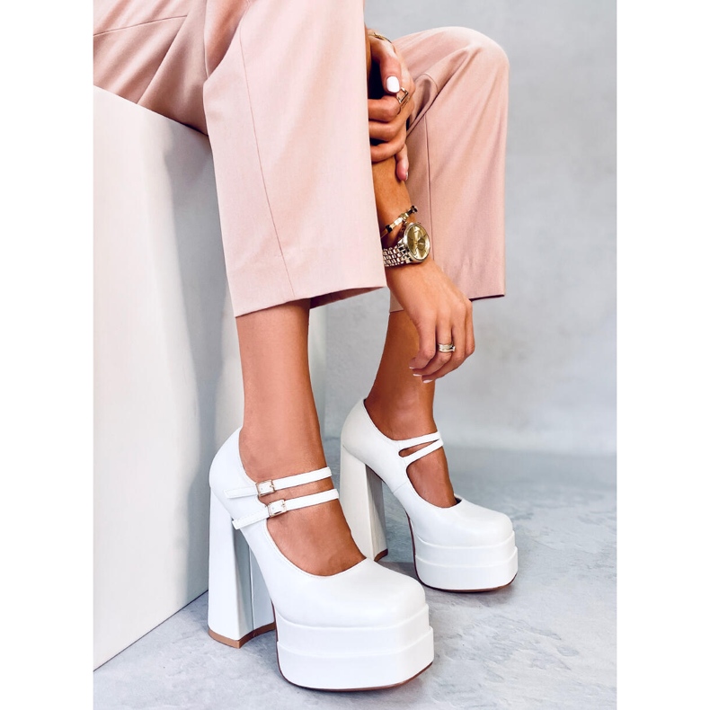 BM Loit White spannmålsplattformspumpar vit 1