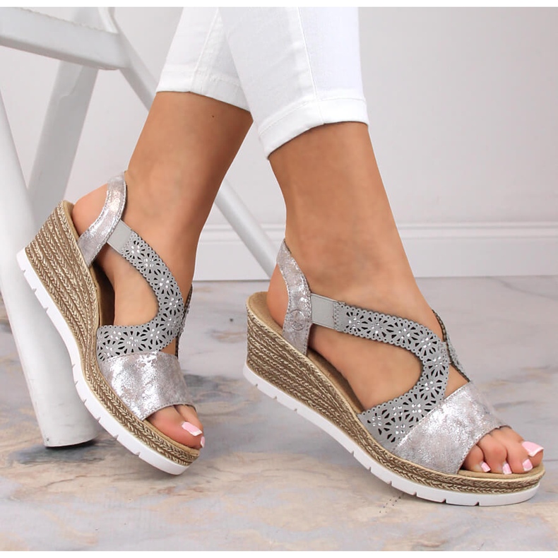 Bekväma slip-on sandaler för kvinnor med resår Rieker 61916-91 mångfärgad 1