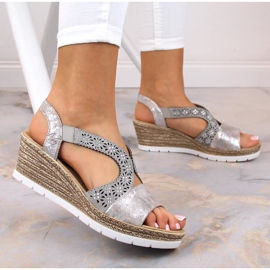 Bekväma slip-on sandaler för kvinnor med resår Rieker 61916-91 mångfärgad 2