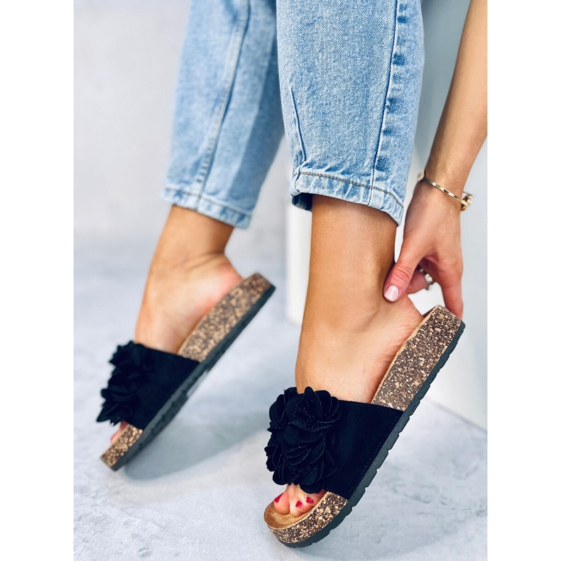 BM Korktofflor med blommor från Brice Black svart 1