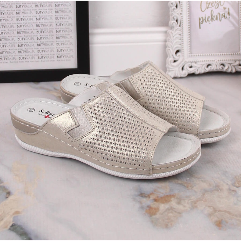 S.Barski Damtofflor i skinn på en gyllene kil S. Barski 1