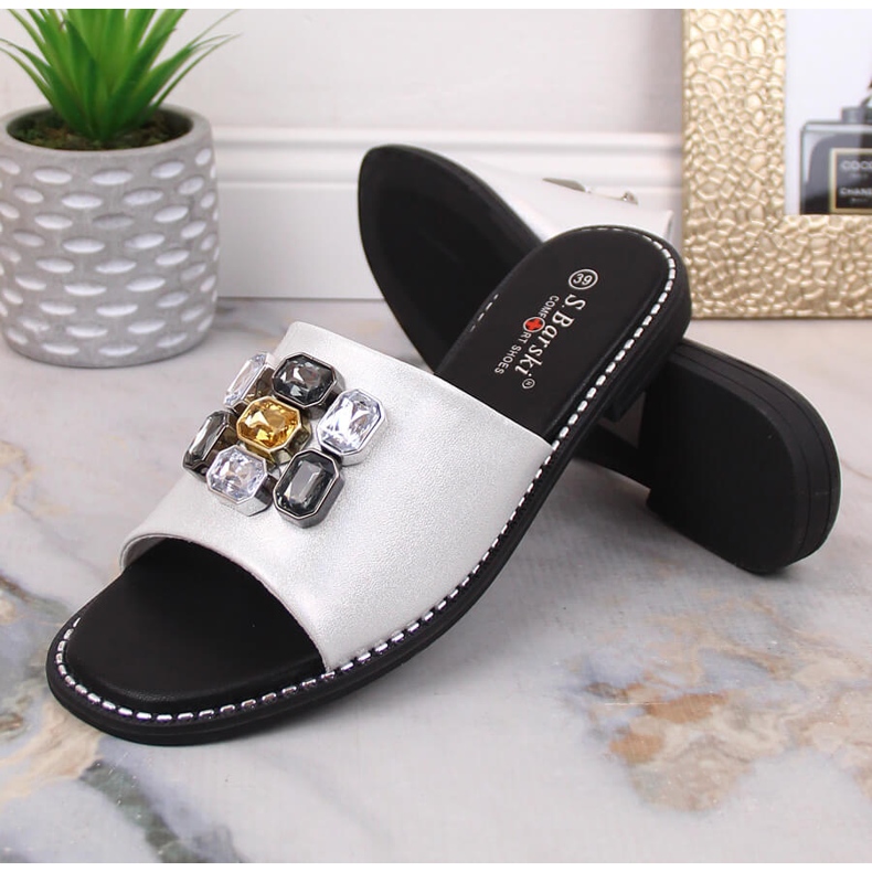 Platta bekväma vita tofflor för kvinnor med zirkoner S.Barski Kv 2775-31 1