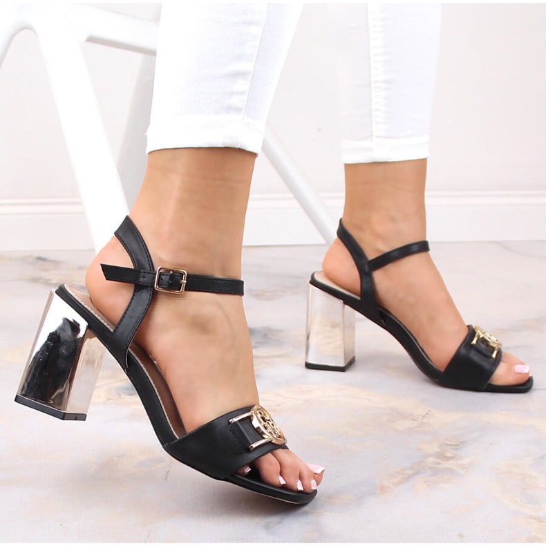 Damsandaler med svart spegelklack Filippo Ds 4502 2