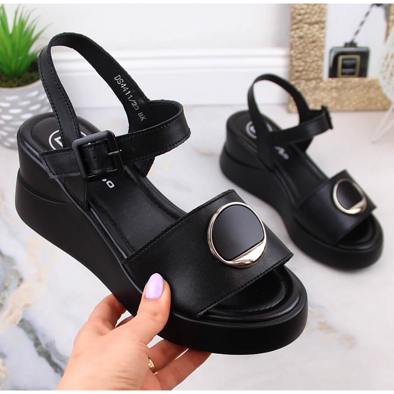 Kilsandaler i svart läder för kvinnor Filippo DS4411 1