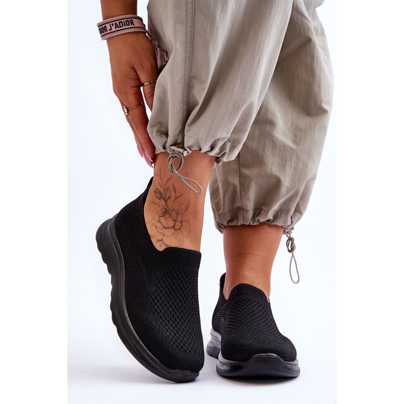 Kvinnors svarta flikar 1