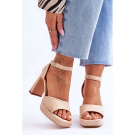 Klassiska plattformssandaler i mocka Beige Stilren 1