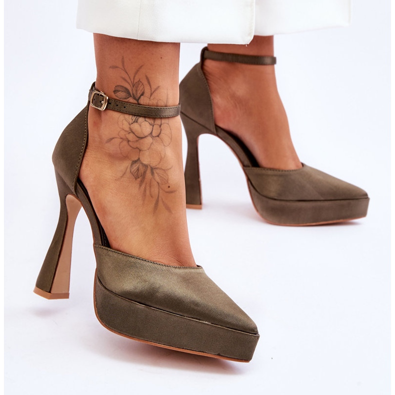 Fashionabla pumpar på en bred hög klack mörkgrön galenskap 2