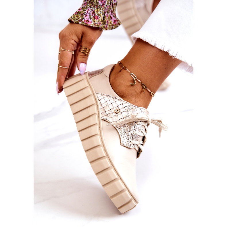 Lemar Beige och guld läderskor på en plattform 4