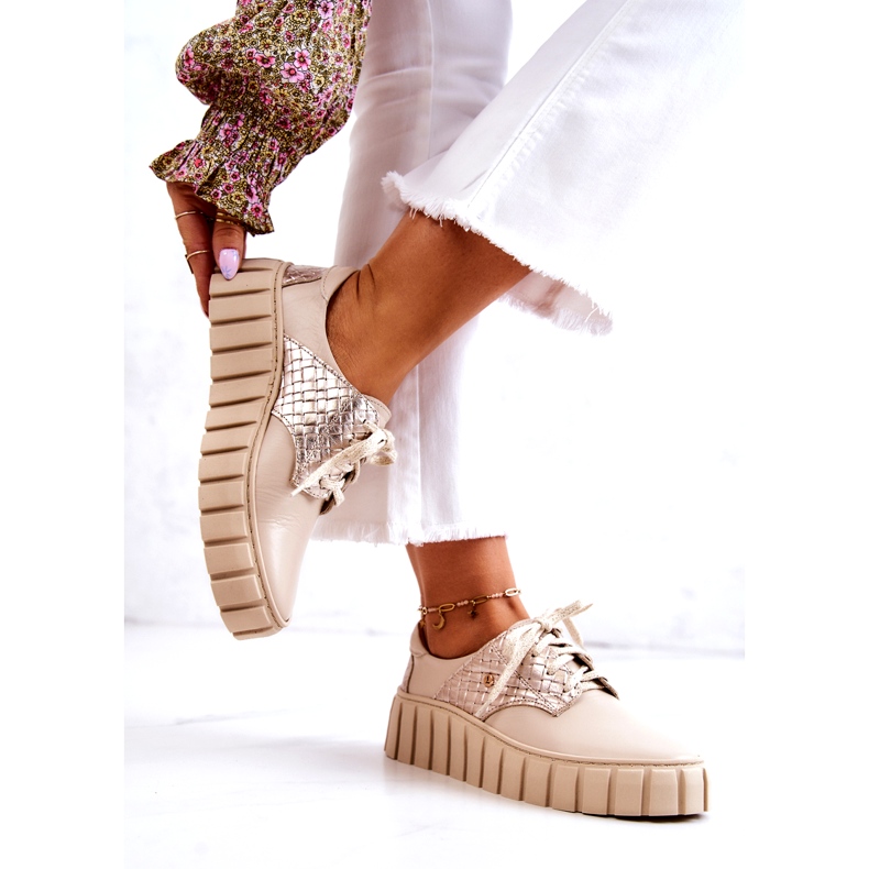 Lemar Beige och guld läderskor på en plattform 2