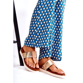 Kvinnors flip-flops på beige-guldplattform 1