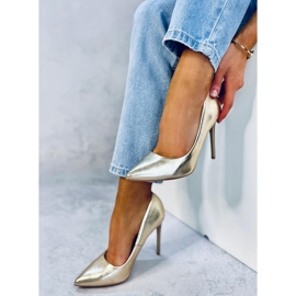 Pumps på häl Eva Gold gyllene 1