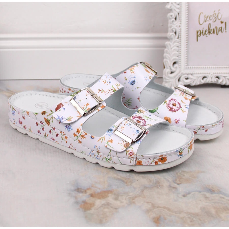Bekväma lädersandaler för kvinnor med blommor Helios 288 vit 1